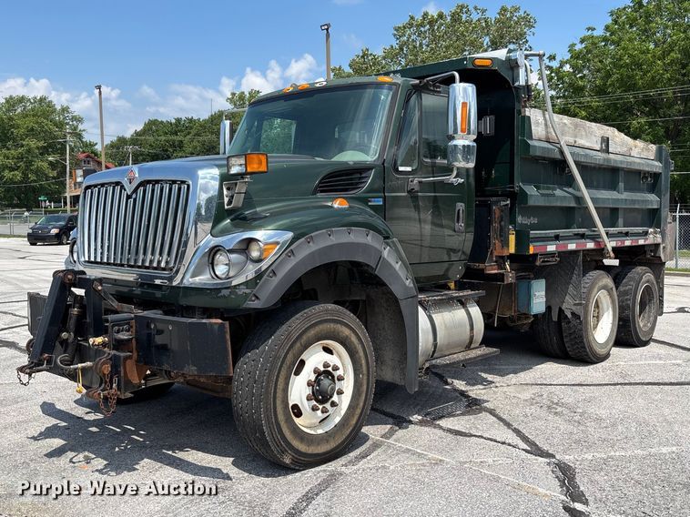 2013 International WorkStar 7600 Dump Truck - photo 1
