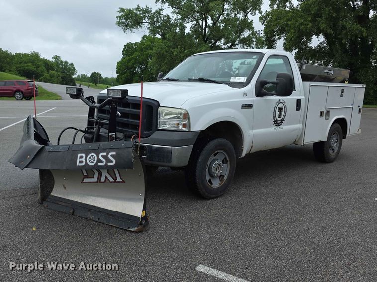 2006 Ford F250 Super Duty XL Utility Bed Pickup Truck - photo 1