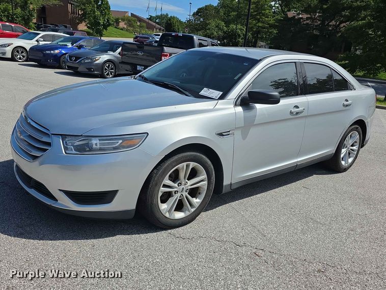 2017 Ford Taurus - photo 1