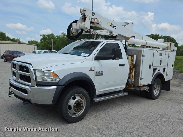 2015 Dodge Ram 5500HD Bucket Truck - photo 1