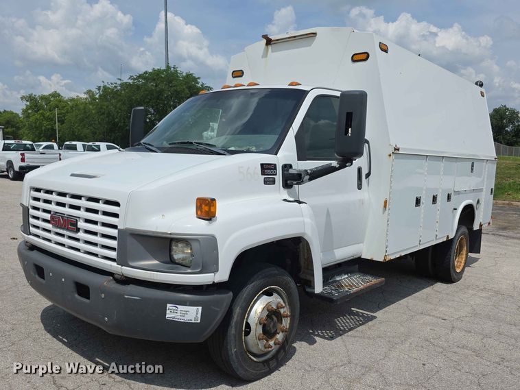 2005 GMC C5500 Utility / Service Truck - photo 1