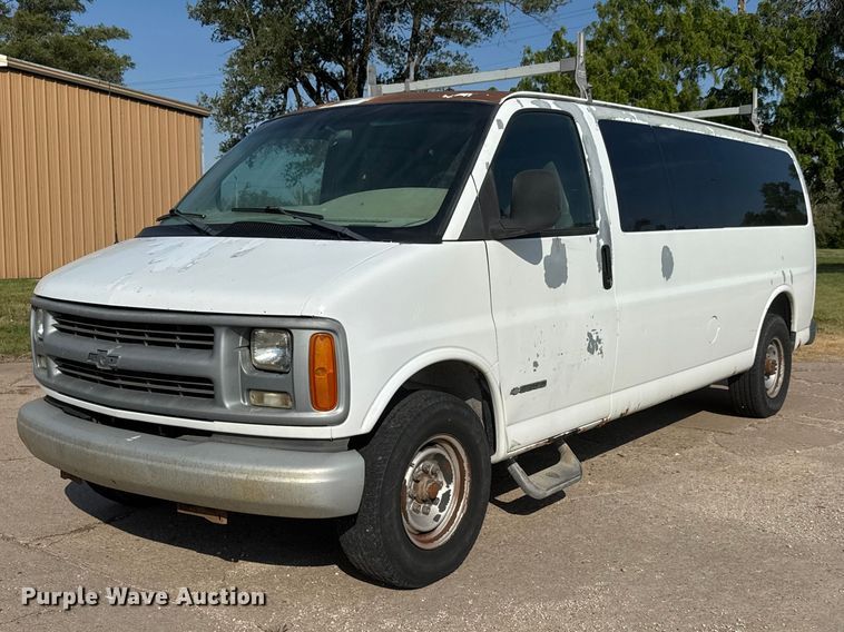 2001 Chevrolet Express 3500 Van - photo 1
