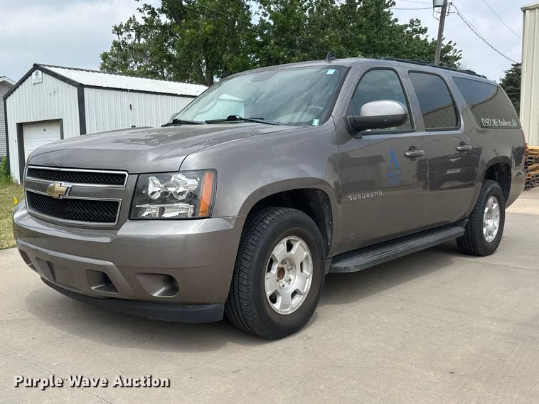 2011 Chevrolet Suburban SUV - photo 1