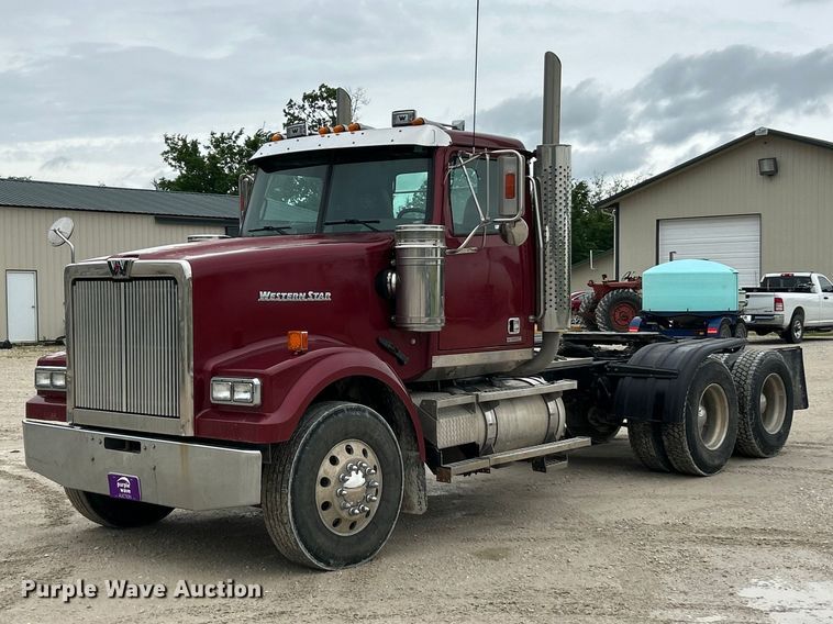 2014 Western Star 4900 Semi Truck - photo 1