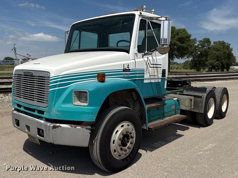 1995 Freightliner FL106 Semi Truck - photo 1
