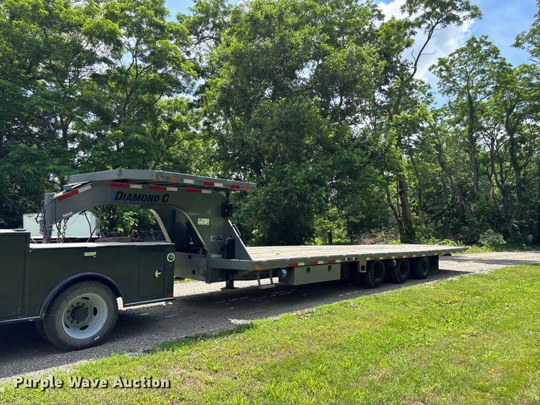 2021 Diamond C Roadclipper Hydraulic Tail Equipment Trailer - photo 1