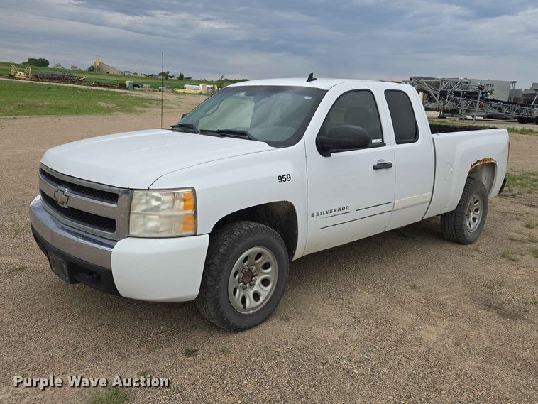 2008 Chevrolet Silverado 1500 Ext. Cab Pickup Truck - photo 1