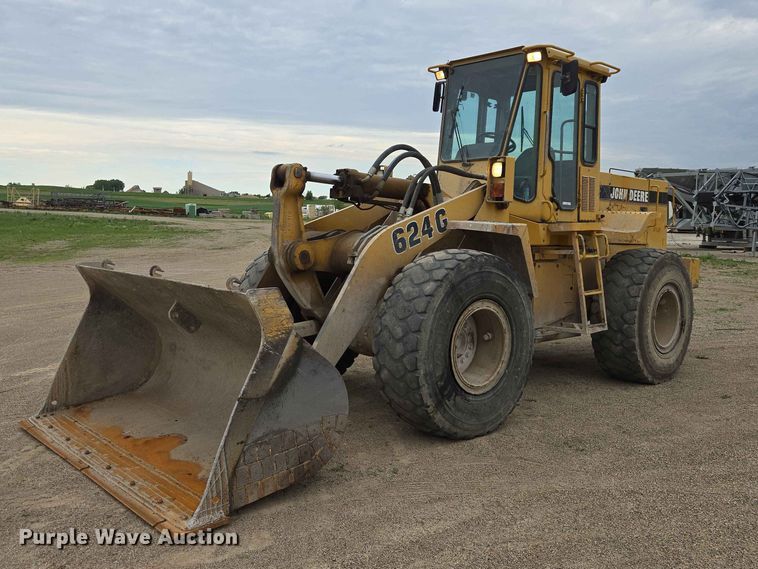 1997 John Deere 624G Wheel Loader - photo 1