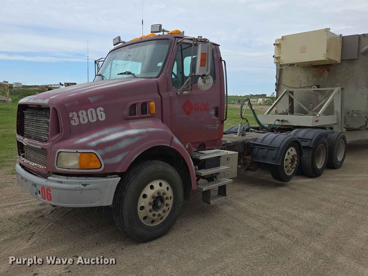 2000 Sterling A9500 Semi Truck - photo 1