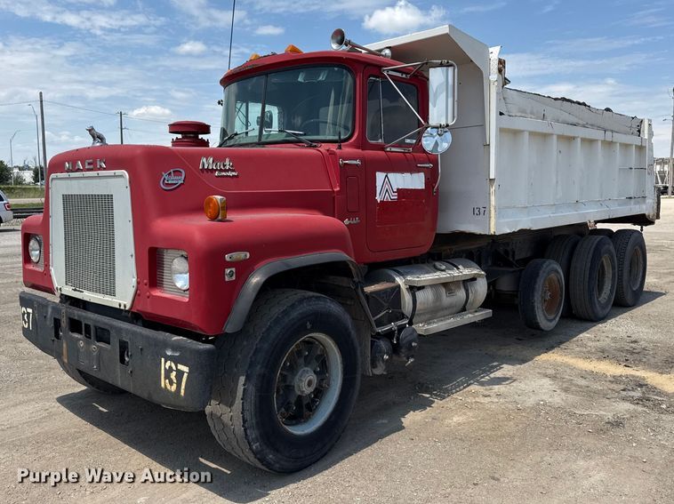 1987 Mack RS685 LS Dump Truck - photo 1
