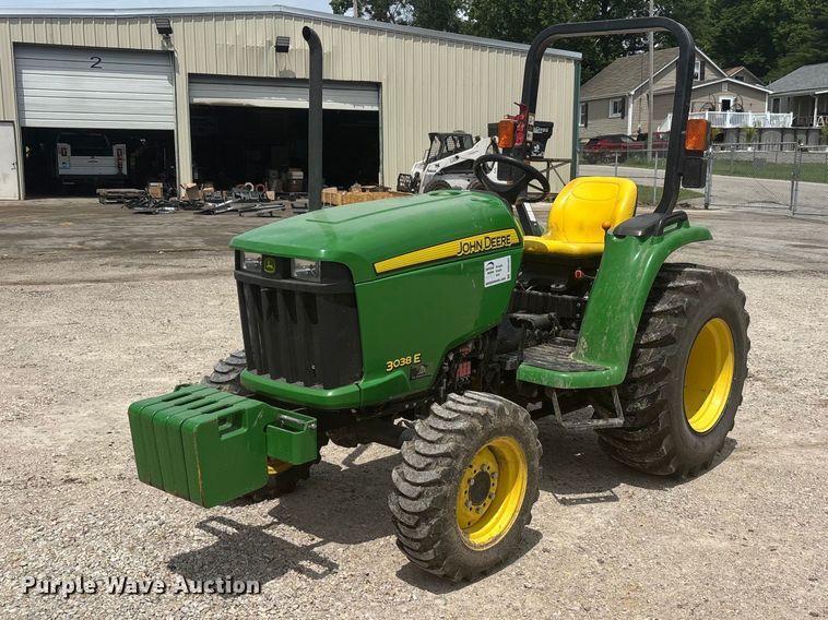 2013 John Deere 3038E MFWD Tractor - photo 1