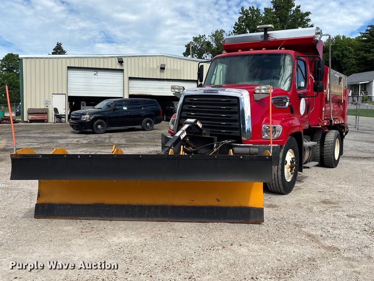 2016 Freightliner 108SD Dump Truck - photo 1