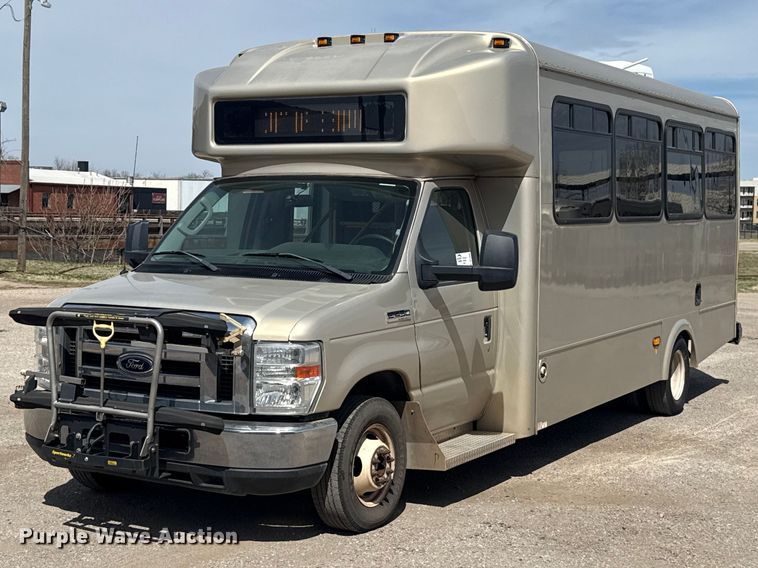 2016 Ford E450 Shuttle Bus - photo 1
