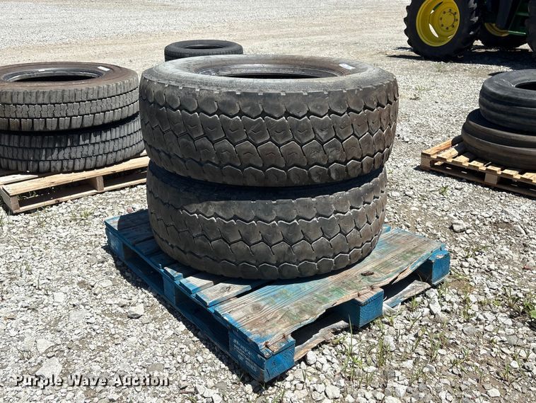 (2) Michelin XZY3 385/65R22.5 Tires - photo 1