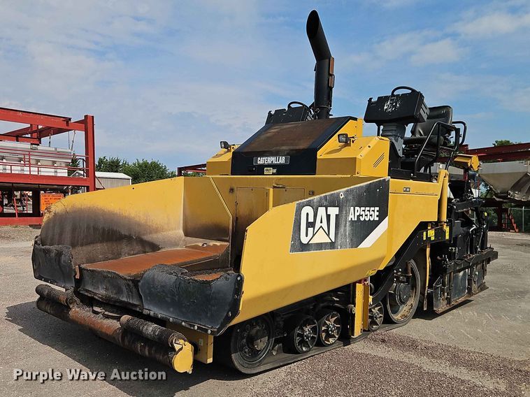 2011 Caterpillar  AP555E Paver - photo 1