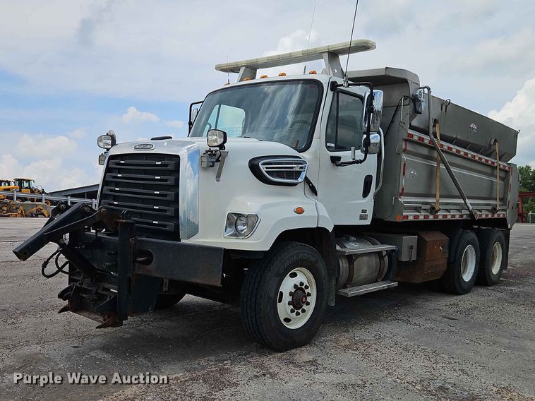 2018 Freightliner 108SD Dump Truck - photo 1