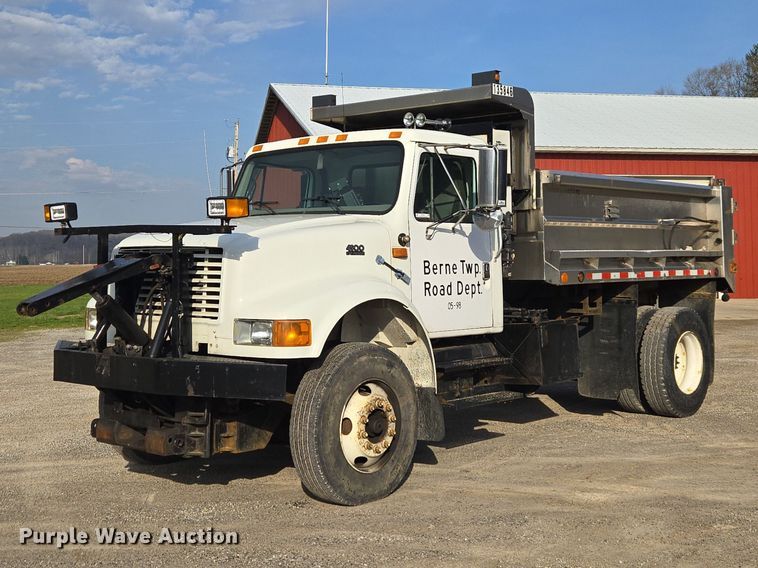 1999 International 4900 Dump Truck - photo 1