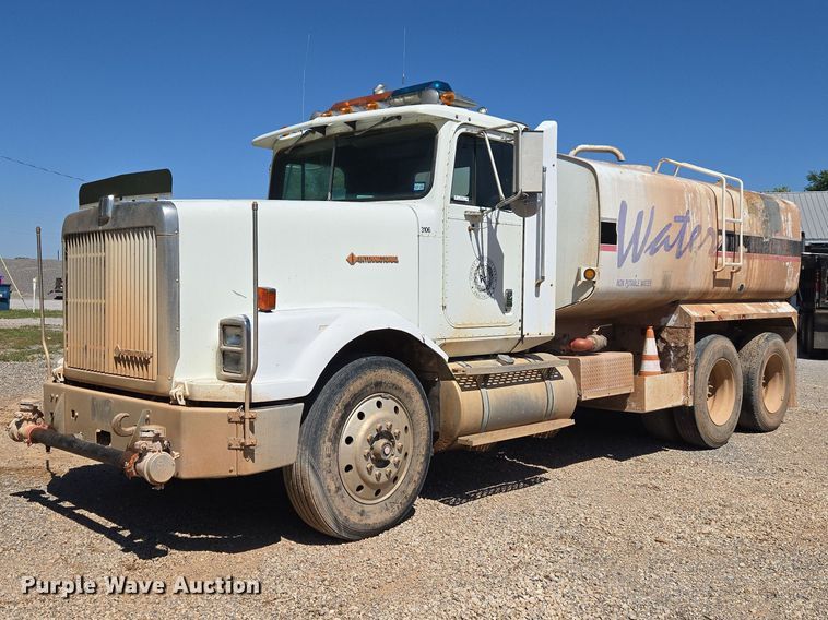 1992 International 9300 Water Truck - photo 1