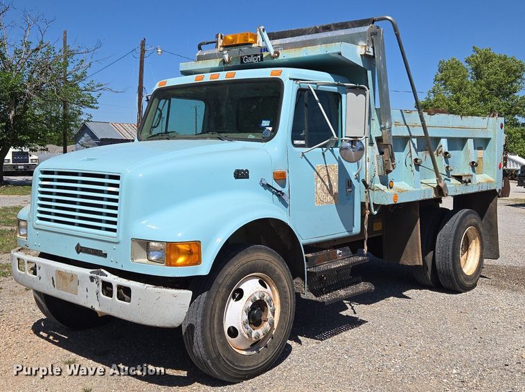 2000 International 4700 Dump Truck - photo 1