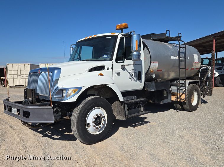 2007 International 7300 Oil Distributor Truck - photo 1