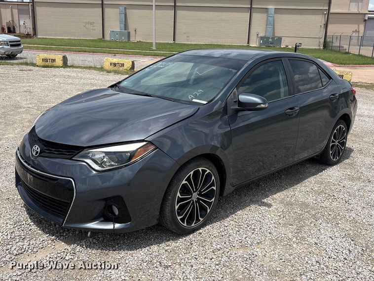 2015 Toyota Corolla - photo 1