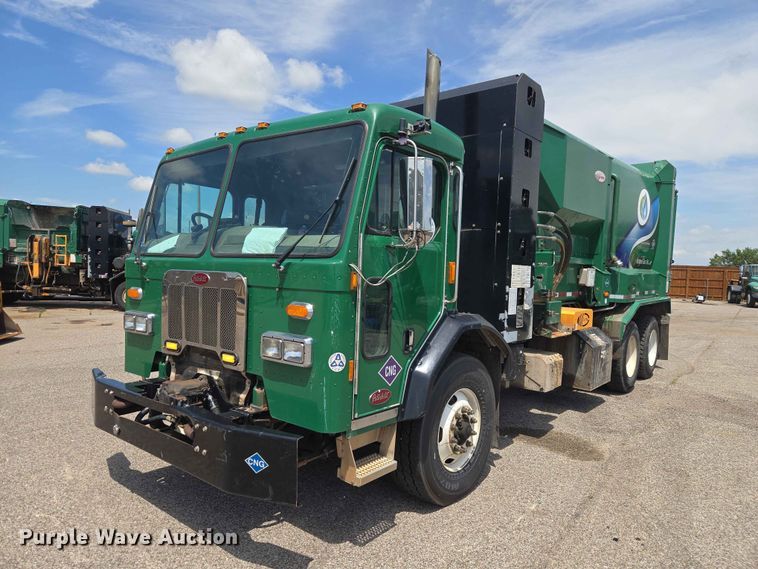 2018 Peterbilt 320 Refuse Truck - photo 1