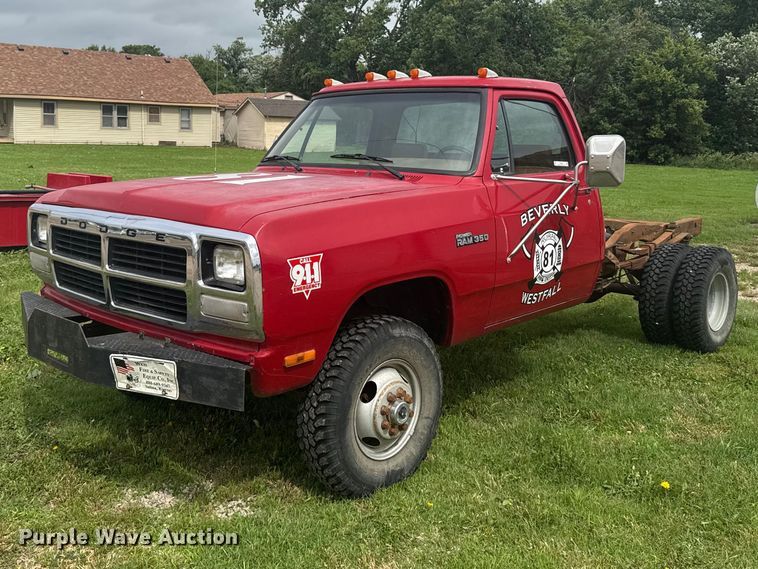 1992 Dodge Ram 350 Pickup Truck Cab And Chassis - photo 1