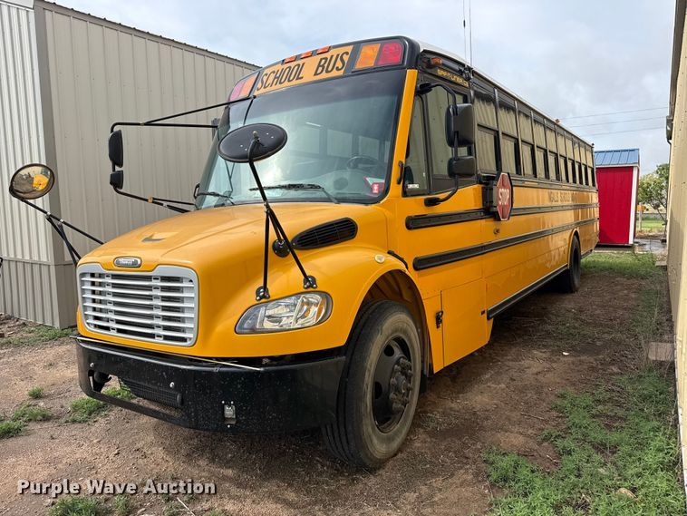 2009 Freightliner B2 School Bus - photo 1
