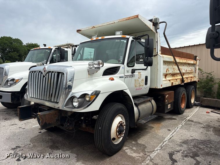 2010 International 7400 Dump Truck - photo 1