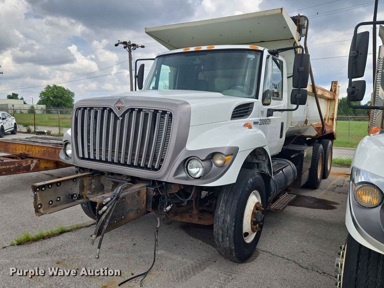 2009 International 7400 Dump Truck - photo 1