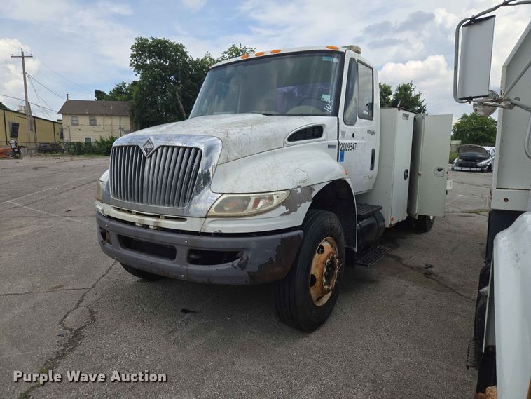 2009 International 4400 Utility / Service Truck - photo 1