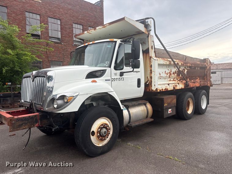 2011 International 7400 Dump Truck - photo 1