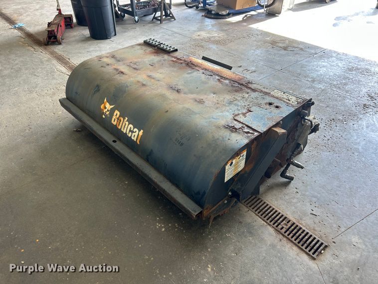 2016 Bobcat 72 Sweeper Skid Steer Sweeper - photo 1