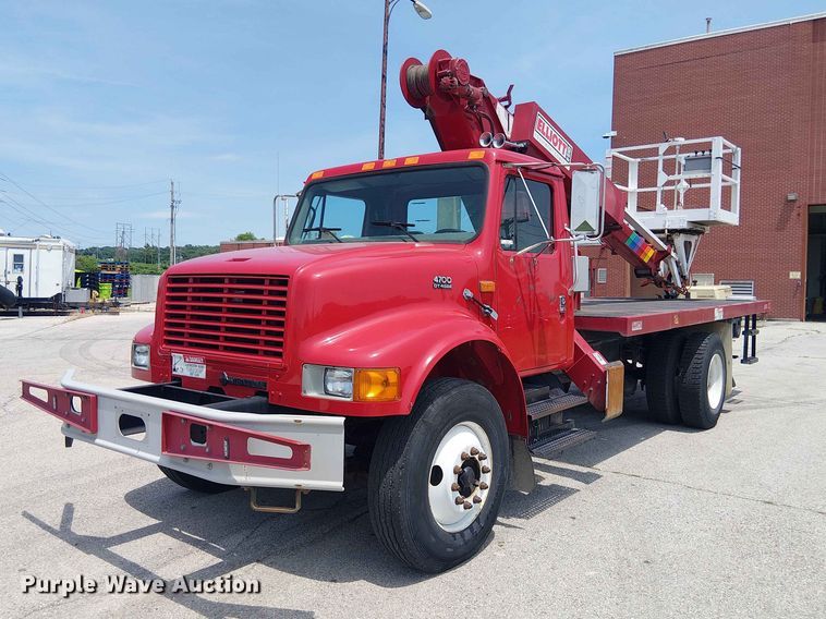 1997 International 4700 Bucket Truck - photo 1