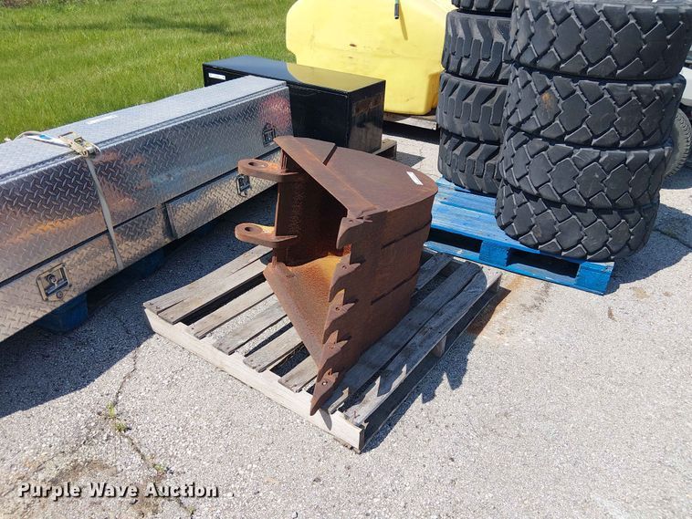 Excavator Bucket - photo 1