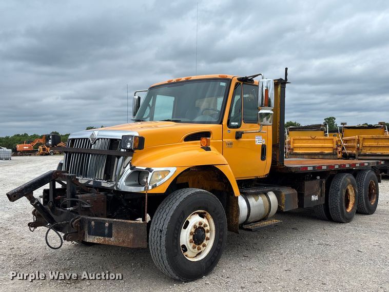 2006 International 7400 Flatbed Truck - photo 1