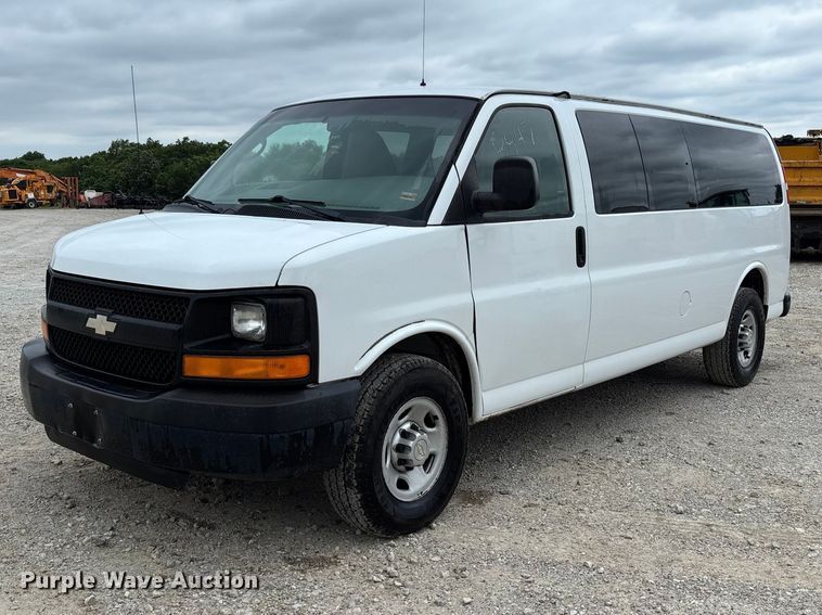 2013 Chevrolet Express 3500 Van - photo 1