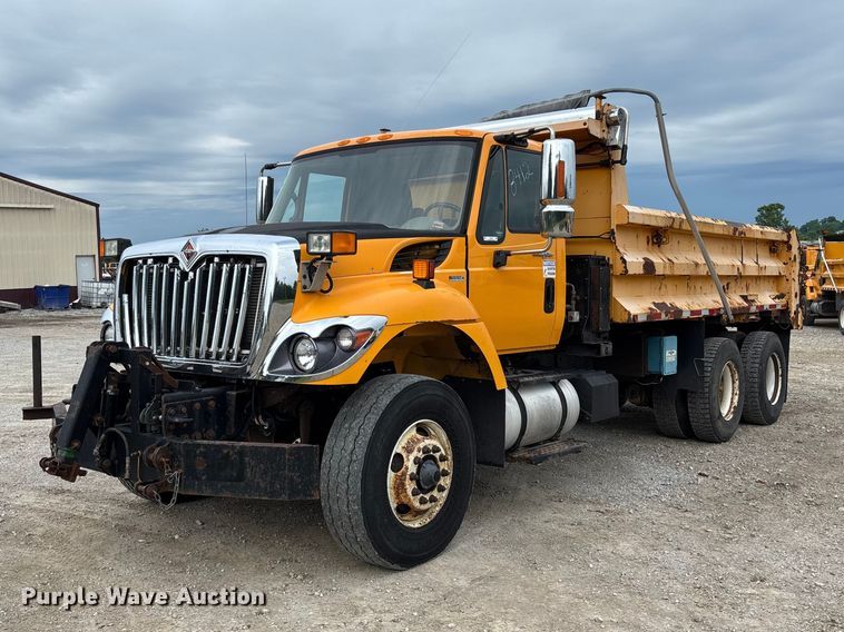2010 International 7500 Dump Truck - photo 1
