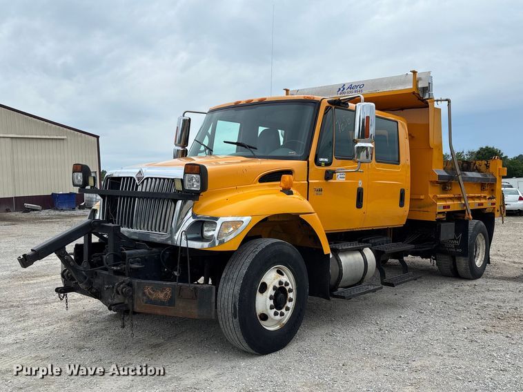 2006 International 7400 Dump Truck - photo 1