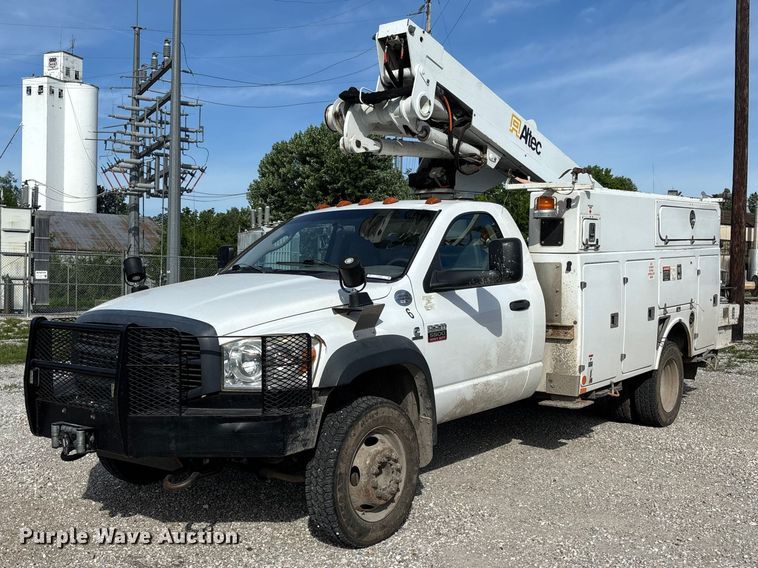 2009 Dodge Ram 5500 Bucket Truck - photo 1