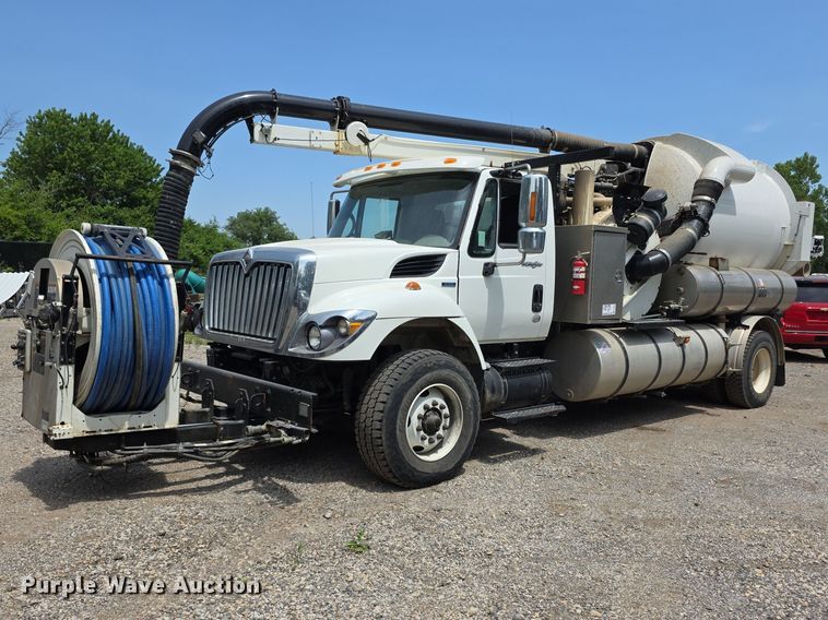 2008 International 7400SBA Vacuum Truck - photo 1
