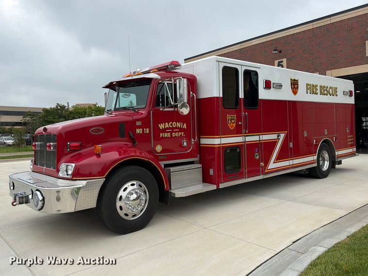 2001 Peterbilt 330 Rescue Vehicle - photo 1