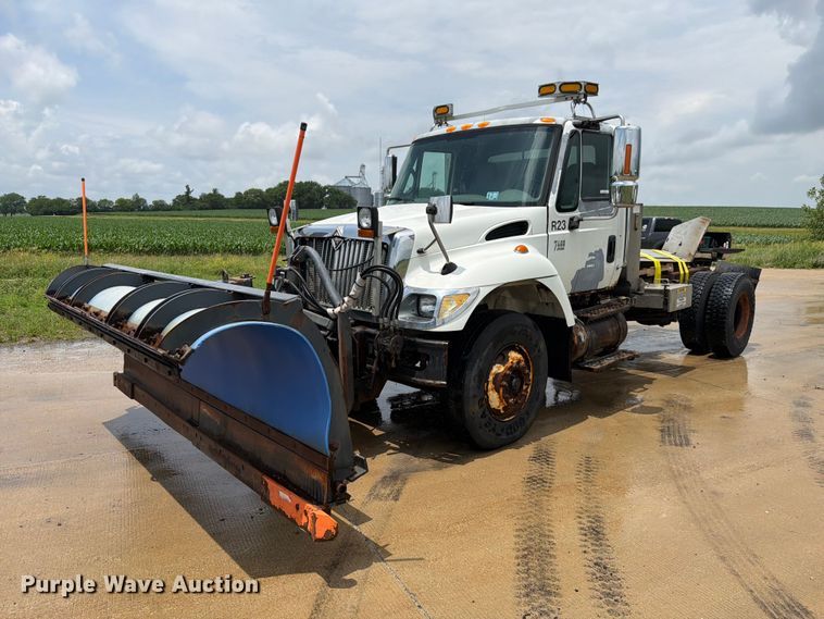 2006 International WorkStar 7400 Truck Cab And Chassis - photo 1