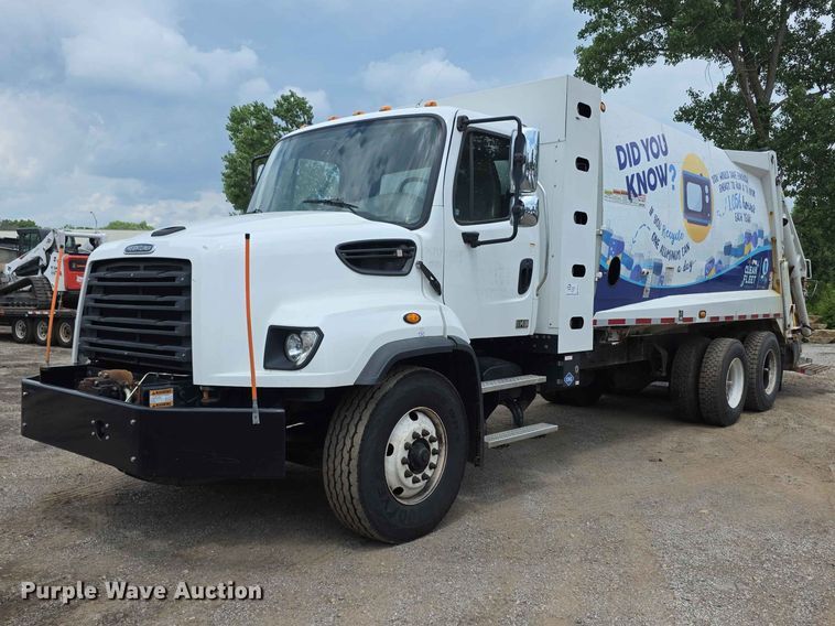 2017 Freightliner 114SD Refuse Truck - photo 1