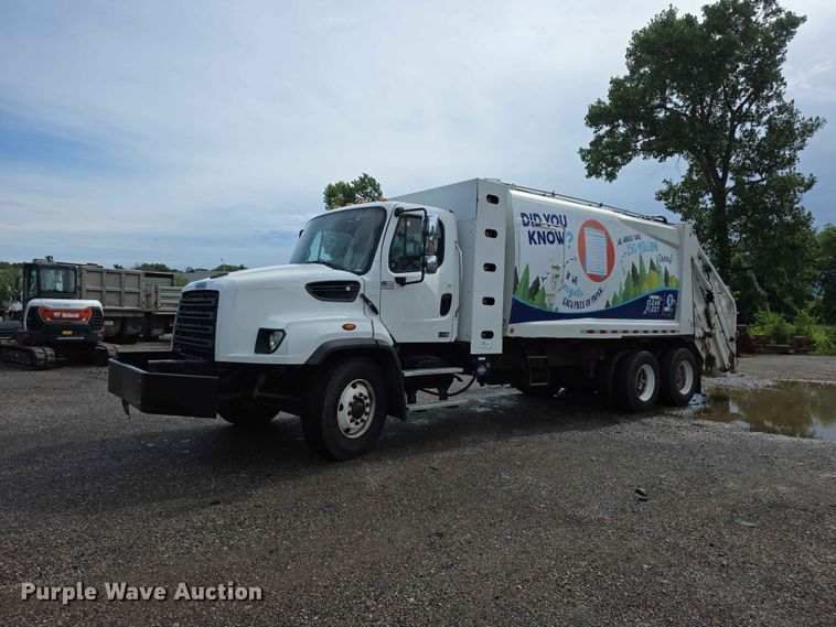 2016 Freightliner 114SD Refuse Truck - photo 1