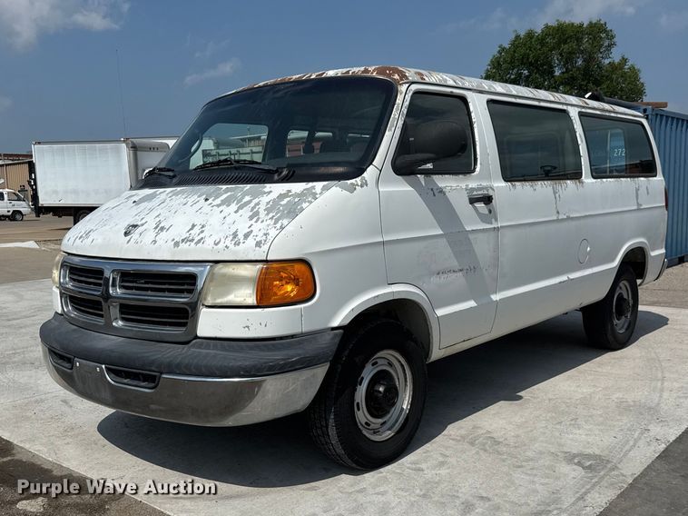 2002 Dodge Ram Wagon B2500 Van - photo 1