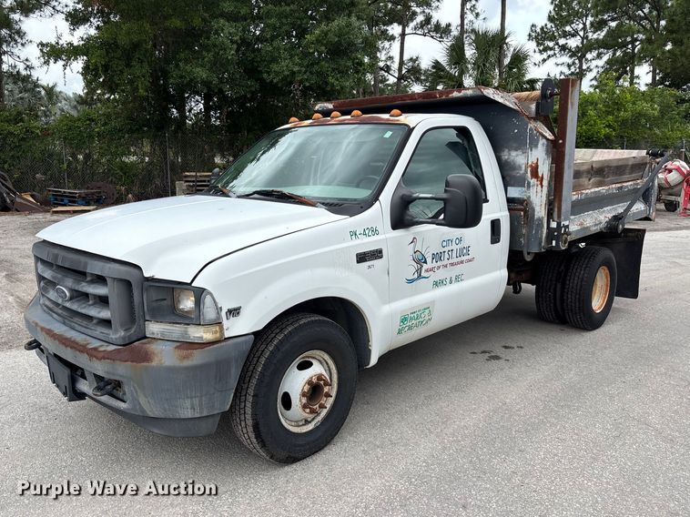 2003 Ford F350 Super Duty  Dump Bed Pickup Truck