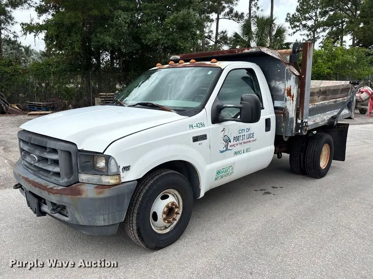 2003 Ford F350 Super Duty  Dump Bed Pickup Truck