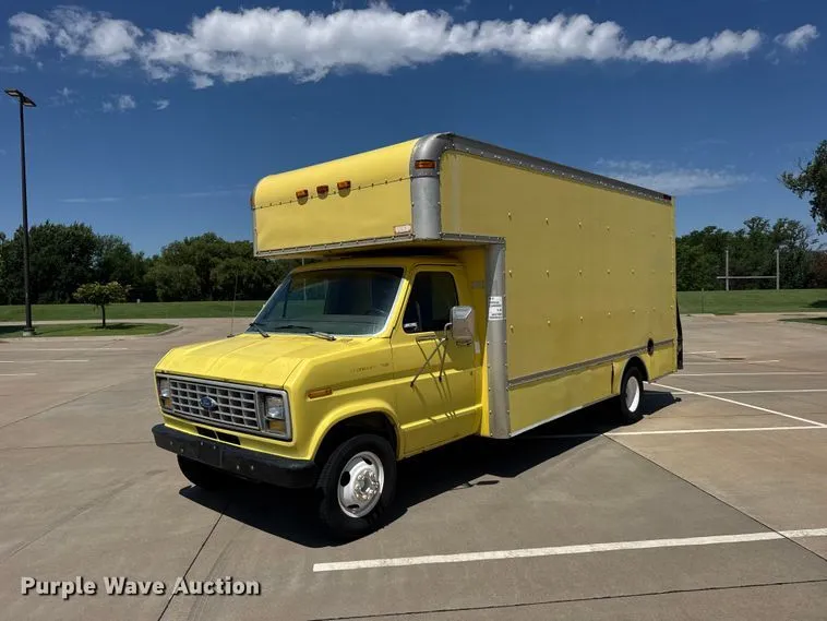1990 Ford E350 Box Truck