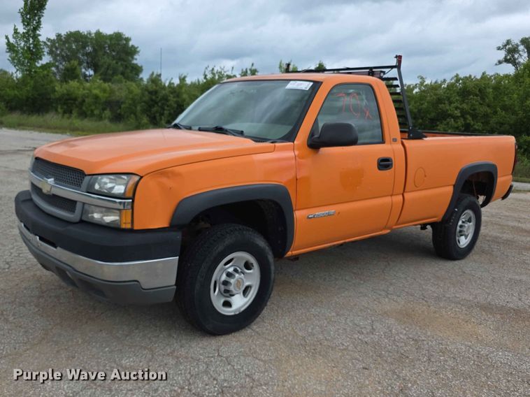 2004 Chevrolet Silverado 2500 HD Pickup Truck